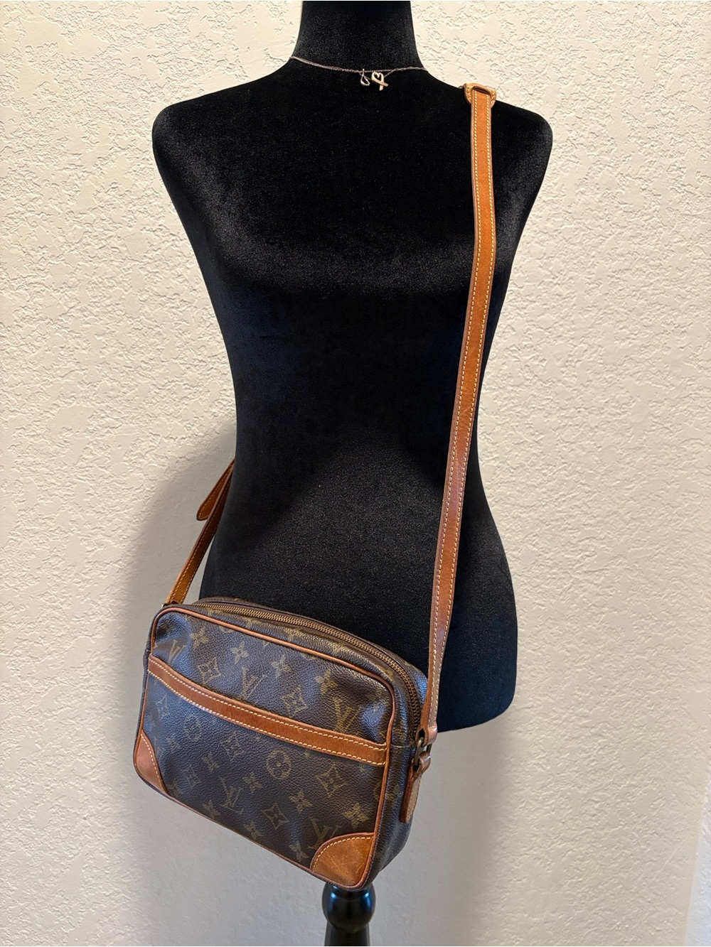 Louis Vuitton Trocadero
23 Brown Monogram Crossbody Bag